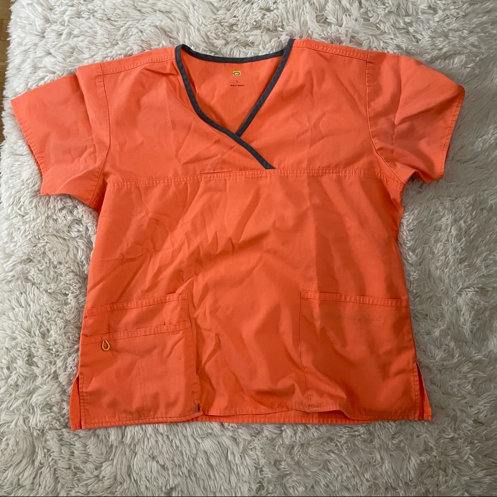 Wonder wink scrub top